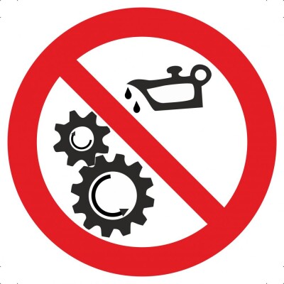 Запрещается смазывать во время работы механизма